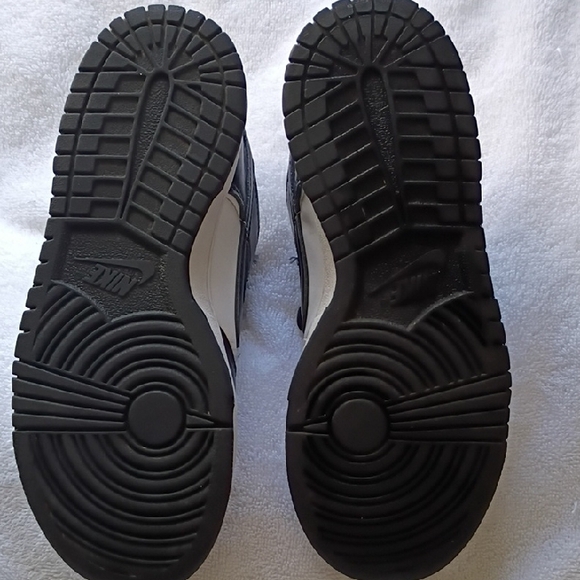 Nike Black and White Dunk Kids  Sneakers - Picture 4 of 8